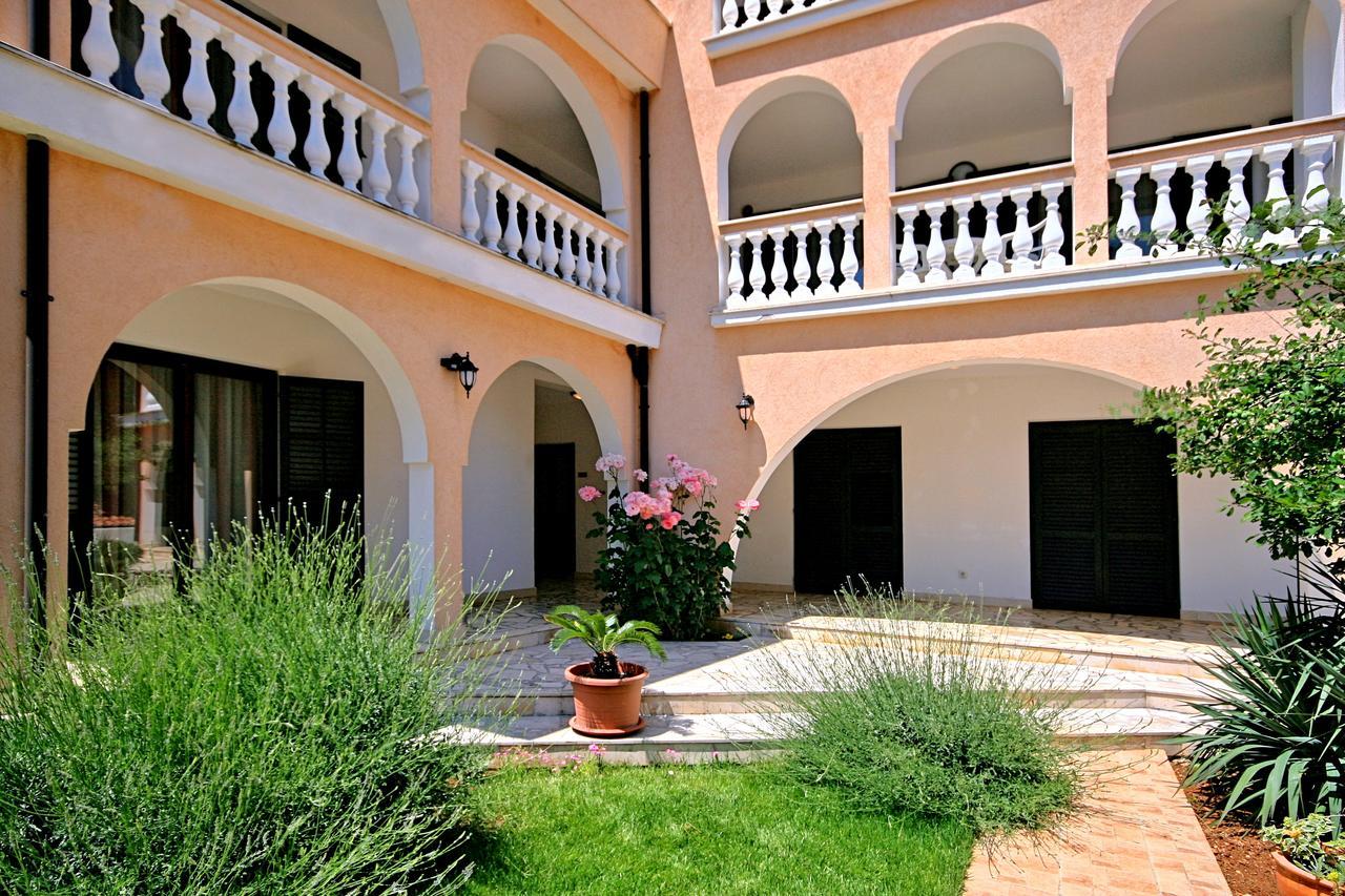 Sun Palace Residence Premantura Exterior photo